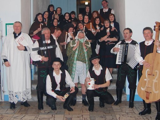 Pochovánie basy 02.jpg
