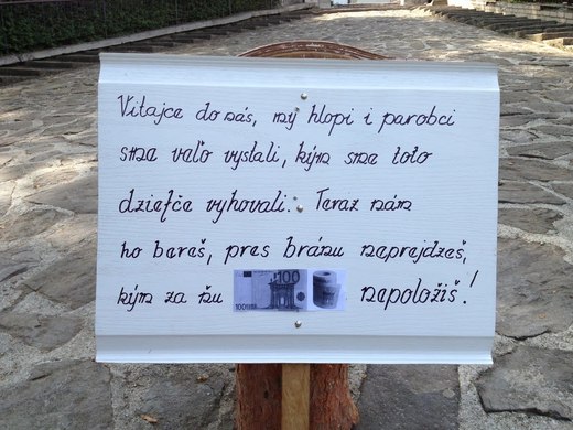 Stavanie brány novomanželom 05.JPG